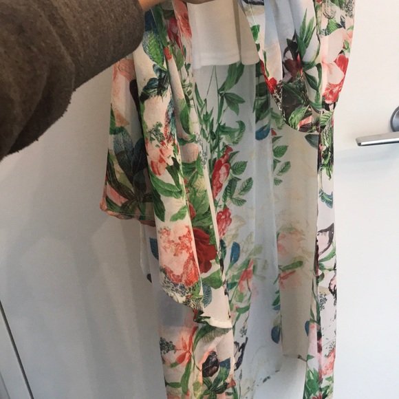 Beautiful Dress - Picture 3 of 4